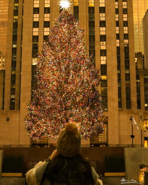 Taking in the views of the tree 🎄

📍 Rockefeller Center New York, NY
📸 Canon 80D 24-105 F4.0

#christmasinnewyork #christmas #christmastree #newyork #nyc #newyorkcity #christmaslights #christmasdecorations #christmasmagic #christmasvibes #christmascountdown #christmasmovies #christmaslover #photo #christmasphotography #christmasholiday #lights #loveislove #christmasrose #nycphotographer #nycphotographers #citystreets #cityphotography #streetphotographer #streetphotography #rockefellercenter🎄 #rockefellercenter #rockefellerchristmastree