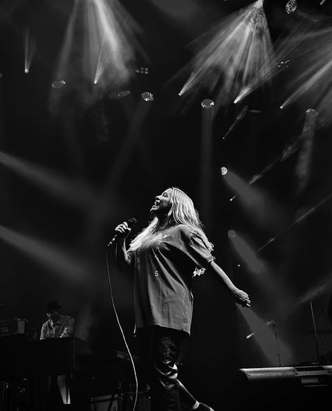 Jagged Little Pill on the mind ๐ญ Alanis Morissette in #3Arena was a night we'll never forget! โจ #MondayMemories
๐...
